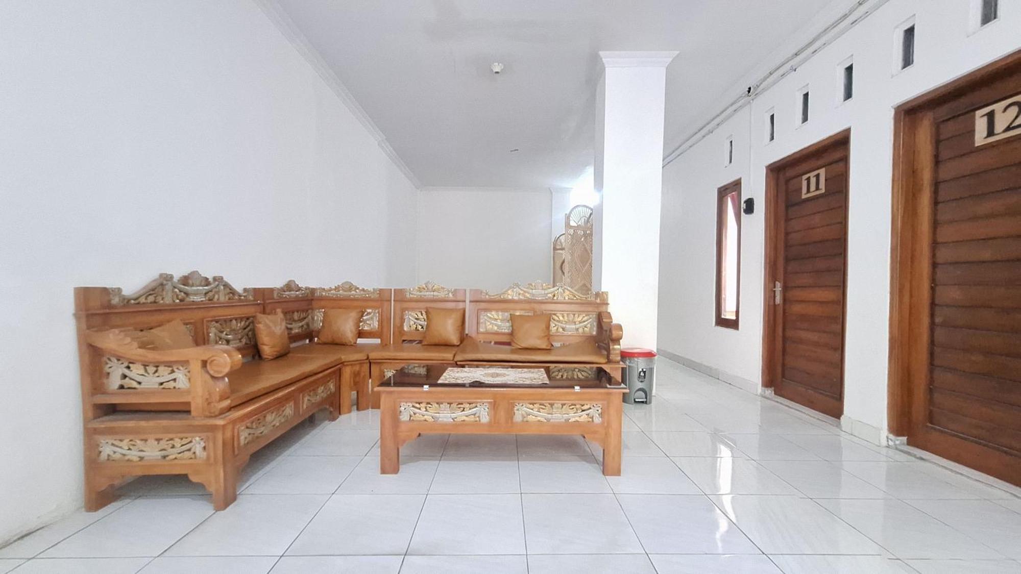 Reddoorz Syariah At Falisha Umy Ngabean Exterior foto